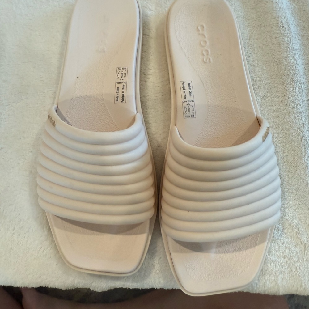 CROCS Women's Miami Slide Sandals